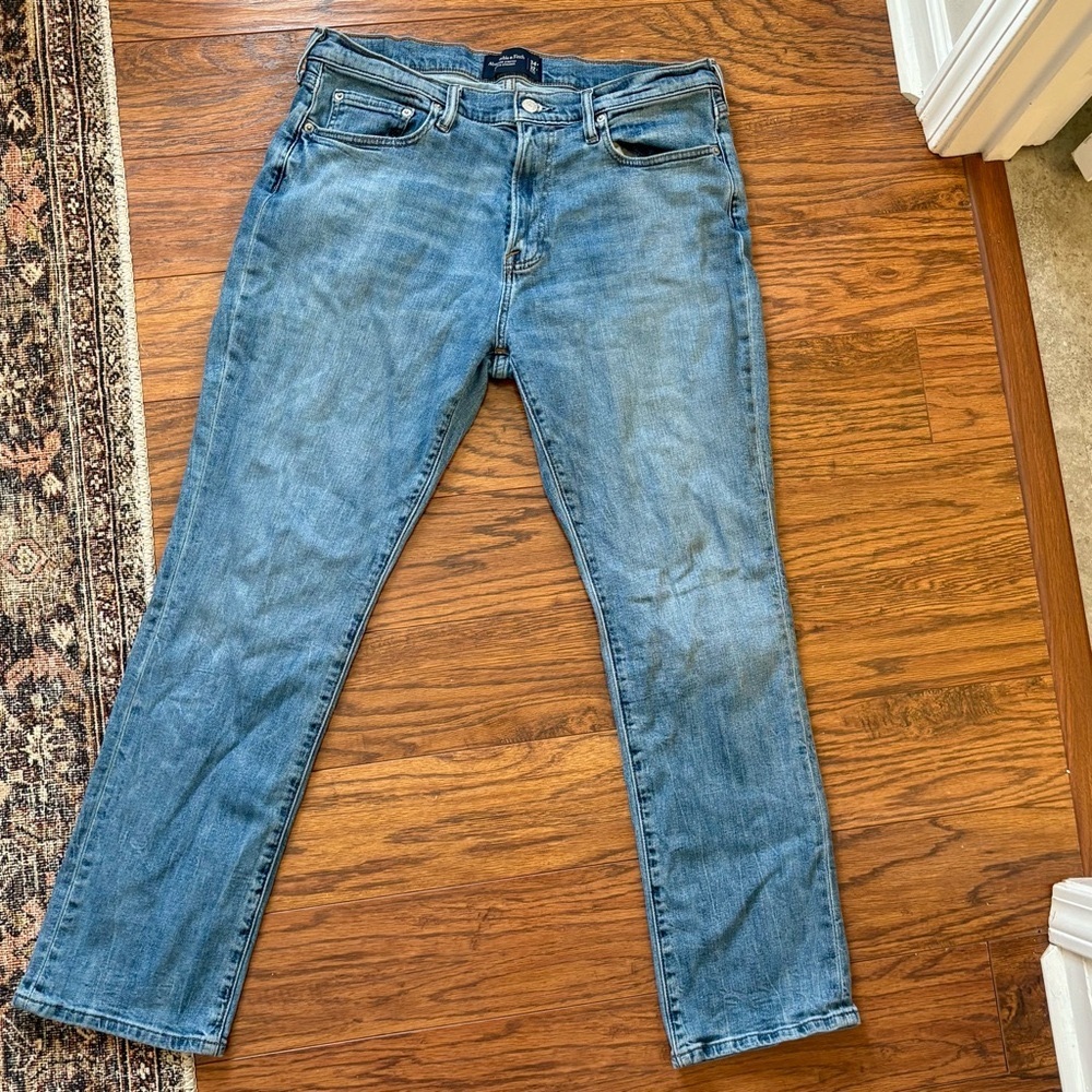 Abercrombie & Fitch Men’s Athletic Straight Jeans 34 X 32